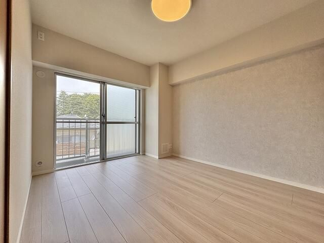 Renovated 3LDK Apartment for Sale in Suginami, Tokyo - Thumbnail 4
