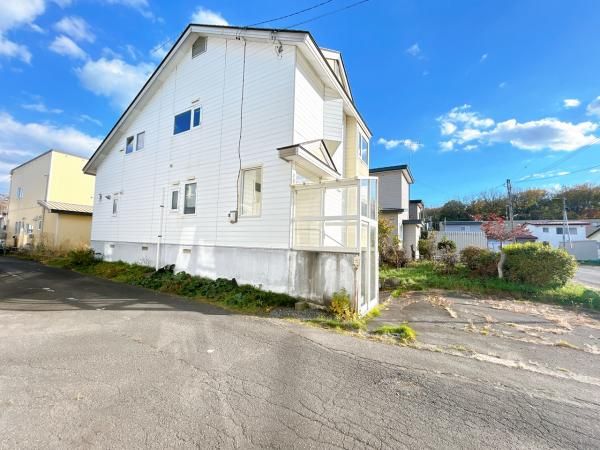Renovated 4LDK House in Obihiro, Hokkaido with Garden & Parking - Thumbnail 2
