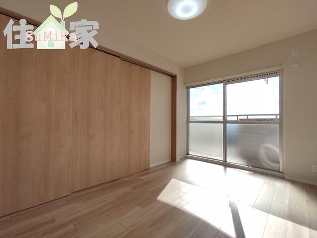 Renovated 3LDK Apartment Near Yae no Sato Station, Higashi-Osaka - Thumbnail 3