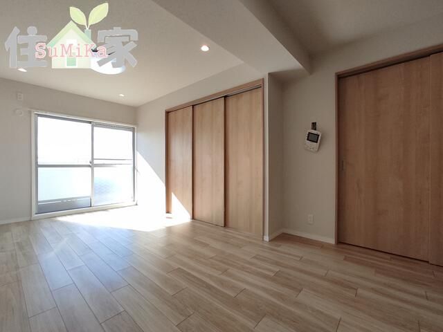 Renovated 3LDK Apartment Near Yae no Sato Station, Higashi-Osaka - Thumbnail 4