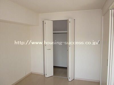 Renovated 2DK Apartment for Sale Near Shimura-Sanchome Station, Itabashi - Thumbnail 4