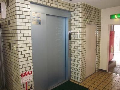 Renovated 2DK Apartment for Sale Near Shimura-Sanchome Station, Itabashi - Thumbnail 3