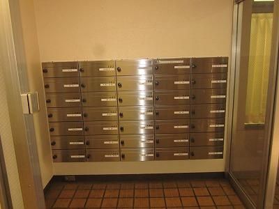 Renovated 2DK Apartment for Sale Near Shimura-Sanchome Station, Itabashi - Thumbnail 2