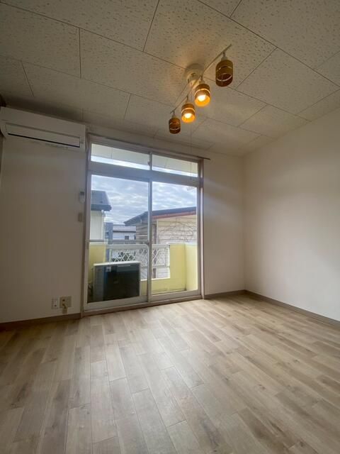 1K Apartment for Rent in Kofu, Yamanashi - 27,000 Yen - Thumbnail 3