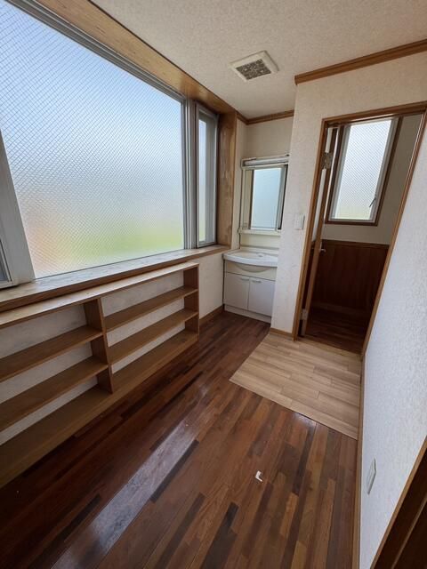 6SLDK Family Home with Garden in Hadano, Kanagawa | 276.7坪 Land - Thumbnail 4