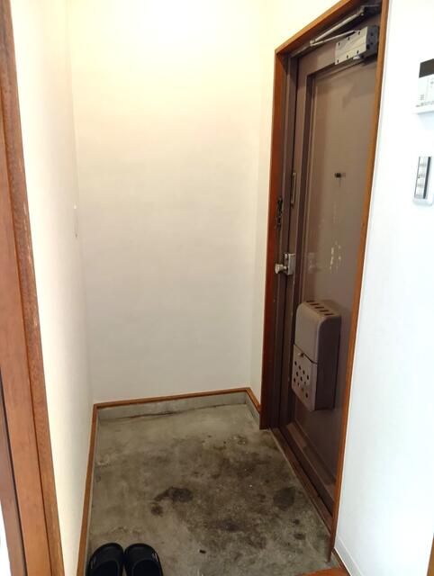 Renovated 2DK Apartment in Higashiosaka, Osaka | Top Floor - Thumbnail 3