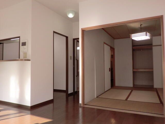 3LDK Apartment for Sale in Suita, Osaka - Pet Friendly - Thumbnail 3