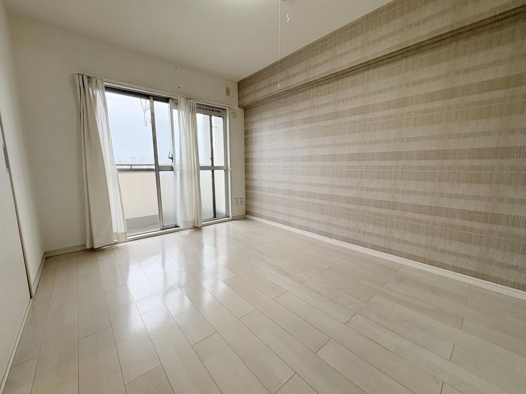 4LDK Apartment for Sale in Tsurumi, Osaka - 104.4 sqm, 1973 Build - Thumbnail 3