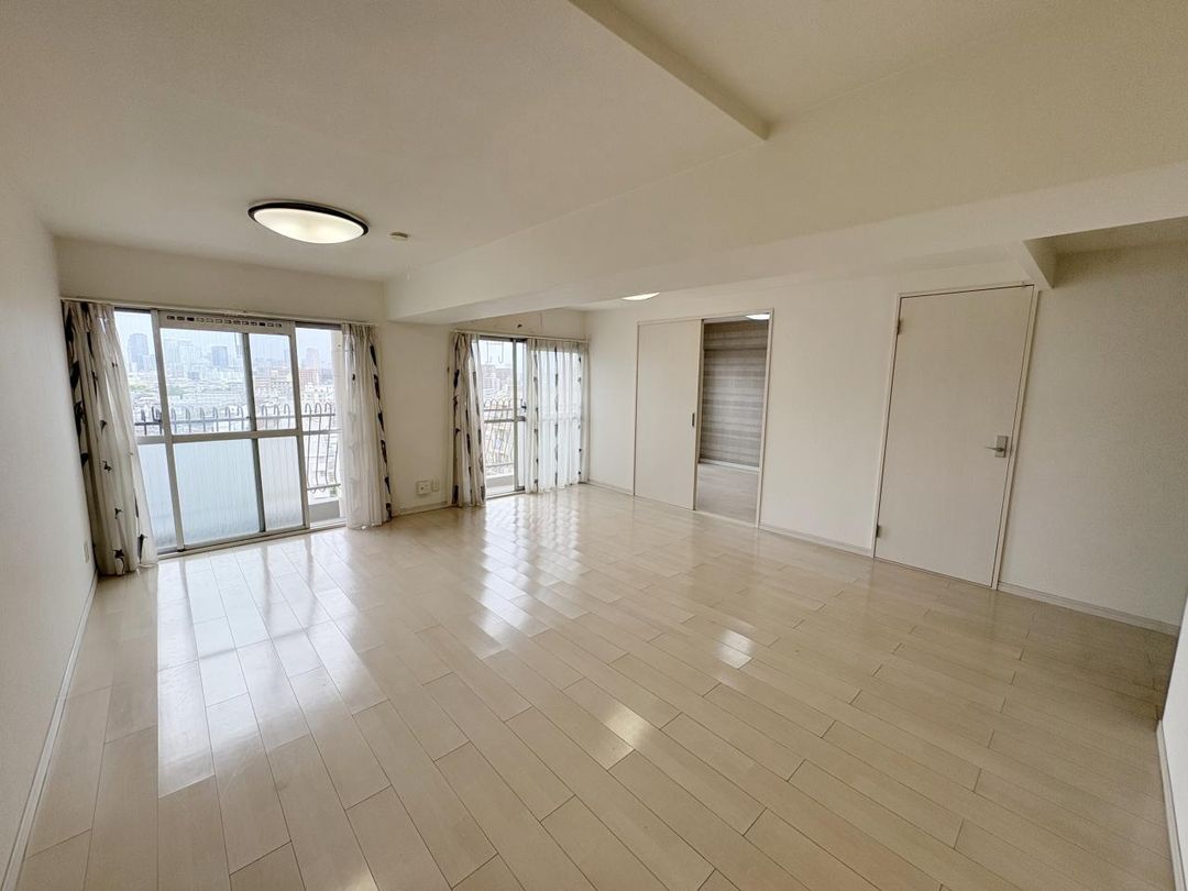 4LDK Apartment for Sale in Tsurumi, Osaka - 104.4 sqm, 1973 Build - Thumbnail 4