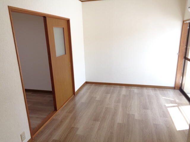 Renovated 1DK Apartment for Rent in Habikino, Osaka - Thumbnail 3