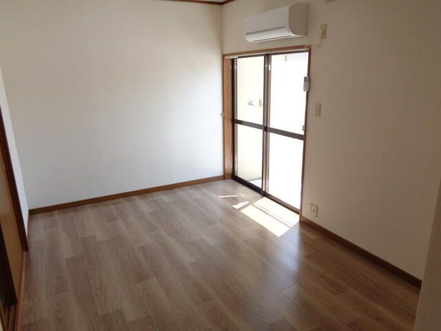 Renovated 1DK Apartment for Rent in Habikino, Osaka - Thumbnail 2