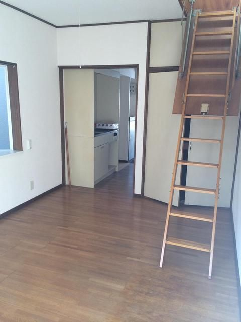 1K Apartment for Rent in Moroyama, Saitama - No Deposit, Pet Consult - Thumbnail 3