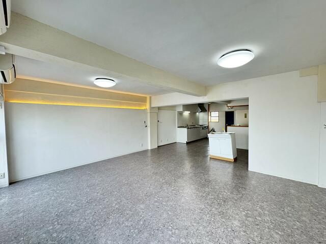 Pet-Friendly 53m² One-Room Apartment for Sale in Miyakojima, Osaka - Thumbnail 4