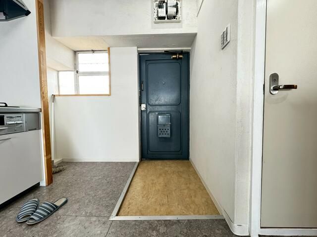 Pet-Friendly 53m² One-Room Apartment for Sale in Miyakojima, Osaka - Thumbnail 3