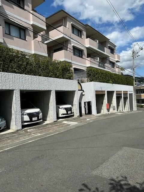 2LDK Apartment for Sale in Ikeda, Osaka - 89.13 sqm - Thumbnail 2