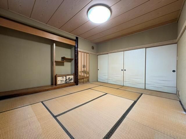 4LDK House for Sale in Hakodate, Hokkaido - 108 sqm with Garden - Thumbnail 3