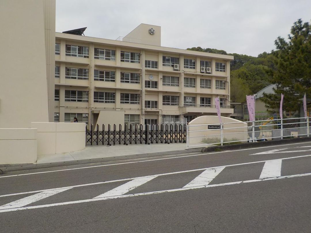 Used 4LDK Detached House in Matsuyama, Ehime - 124.61 sqm - Thumbnail 4