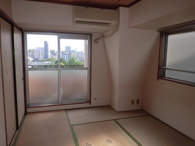 1DK Apartment for Sale in Shinjuku, Tokyo | Near Higashi-shinjuku Station - Thumbnail 4