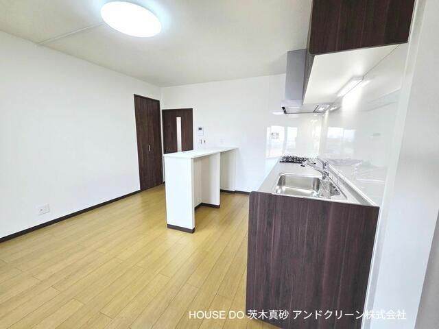 2LDK Apartment for Sale in Minami-Ibaraki Hightown, Ibaraki, Osaka - Thumbnail 3