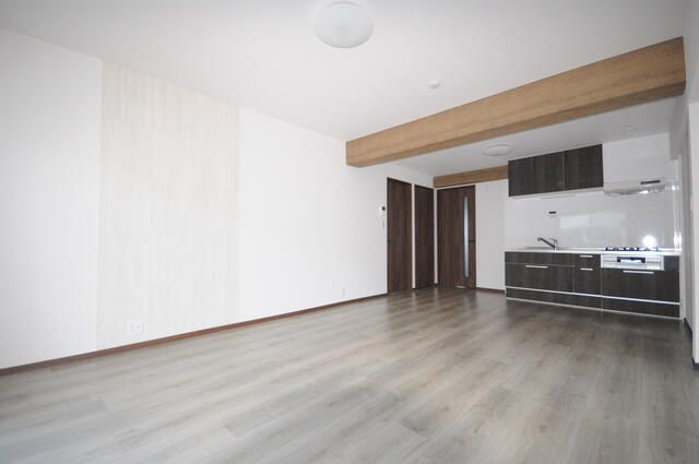 Renovated 2LDK Apartment for Sale in Akiruno, Tokyo - Thumbnail 2