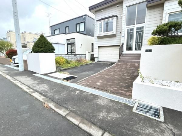 Renovated 4LDK House in Sapporo's Hoshizuki, Hokkaido - Thumbnail 3