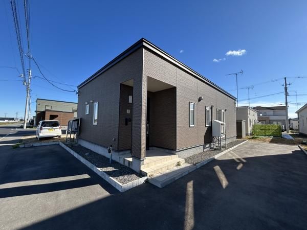 2016 Built 3LDK Single-Story House for Sale in Tomakomai - Thumbnail 2