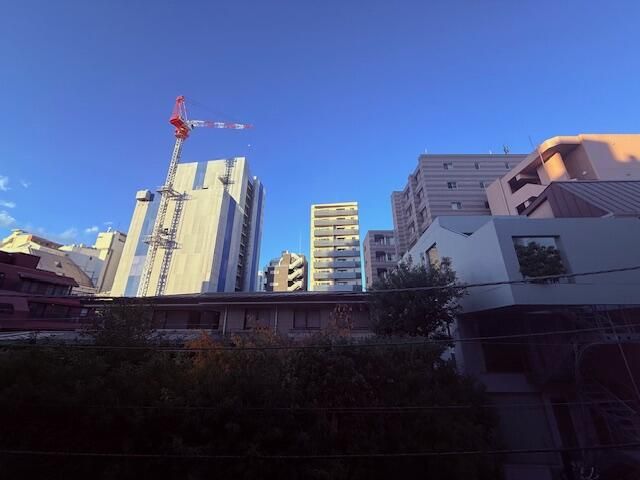 Renovated 1LDK Apartment for Sale in Minami-Aoyama, Tokyo - Thumbnail 2