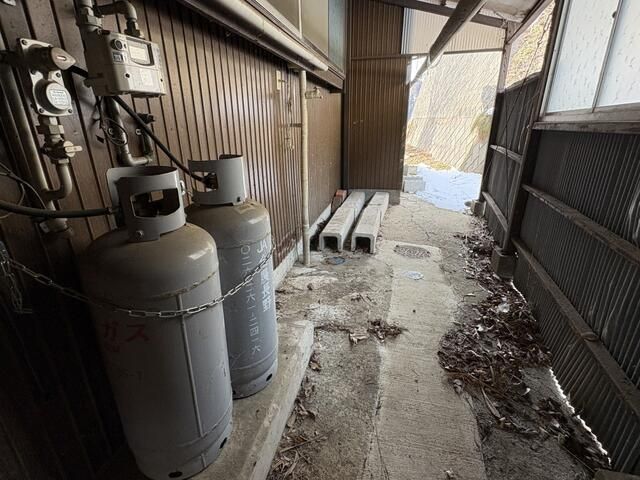 Spacious 6K Detached House with Large Garden in Nagano - Thumbnail 2