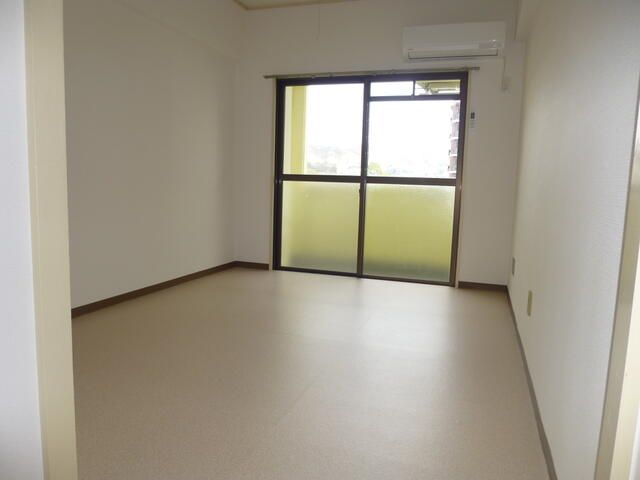 1R Apartment for Sale in Matsuyama, Ehime - 1.7 Million JPY - Thumbnail 4