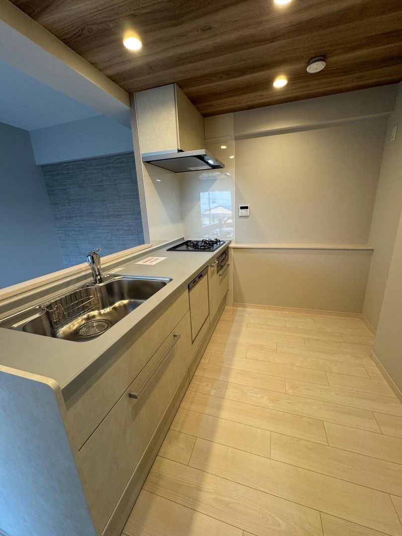 Renovated 3LDK Apartment for Sale in Moriguchi, Osaka - Thumbnail 4