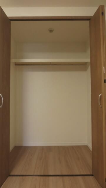 Renovated 1LDK Apartment for Sale in Nihonbashi, Tokyo - Thumbnail 4