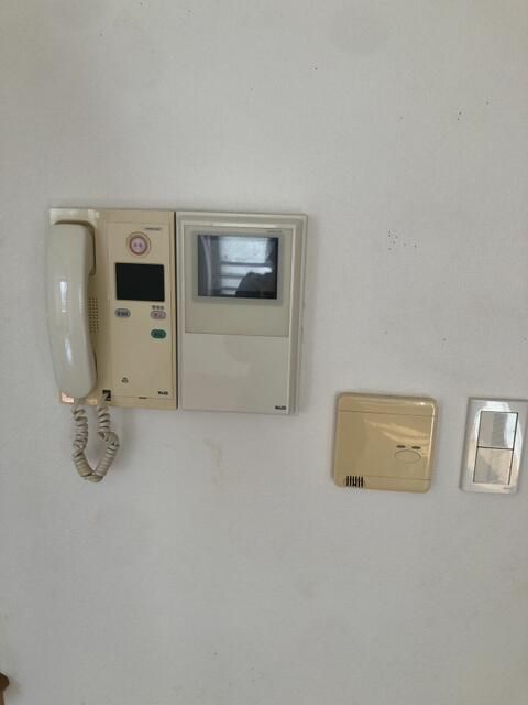 Spacious 2DK Apartment for Sale in Arakawa, Tokyo - Thumbnail 2