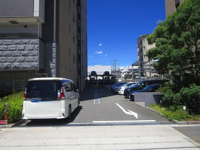 2016-Built 2LDK Apartment Near Higashi-Shijō-Mae Station, Osaka - Thumbnail 3