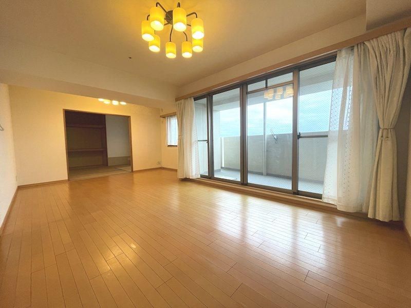 15th Floor 3SLK Apartment for Sale in Hirakata, Osaka - Thumbnail 2