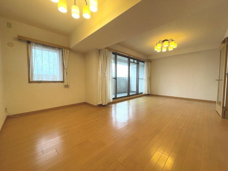 15th Floor 3SLK Apartment for Sale in Hirakata, Osaka - Thumbnail 3