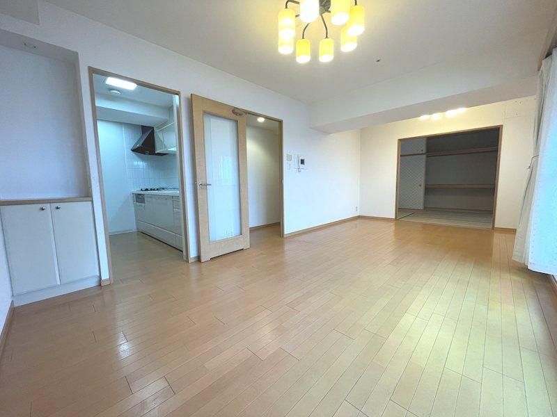 15th Floor 3SLK Apartment for Sale in Hirakata, Osaka - Thumbnail 4