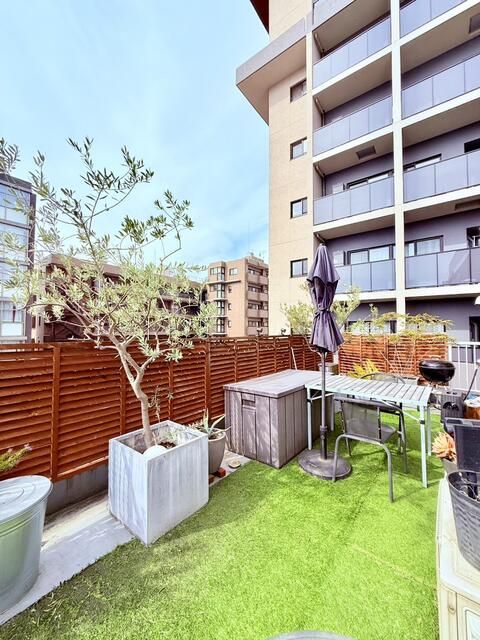 2LDK Apartment for Sale in Minami-Azabu, Tokyo with Roof Balcony - Thumbnail 2