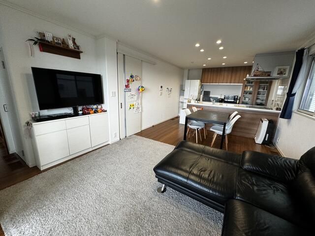 5LDK Modern House in Nagoya's Midori Ward with Solar Power - Thumbnail 3