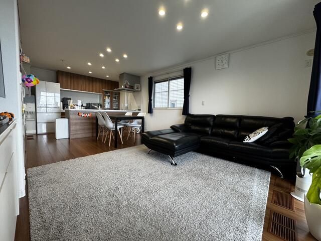 5LDK Modern House in Nagoya's Midori Ward with Solar Power - Thumbnail 2