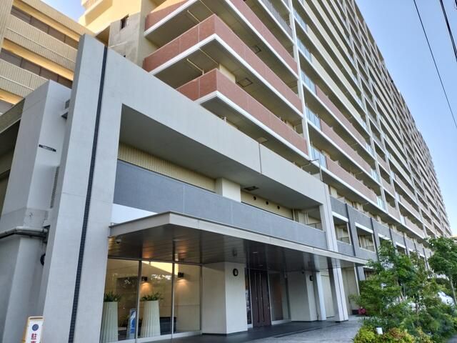 3LDK Apartment for Sale in Katsushika, Tokyo with Panoramic Views - Image 1