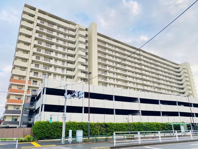 3LDK Apartment for Sale in Katsushika, Tokyo with Panoramic Views - Thumbnail 3