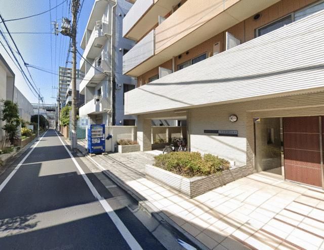 1K Apartment for Sale in Ikebukuro, Tokyo | Pet & Office Use OK - Thumbnail 3