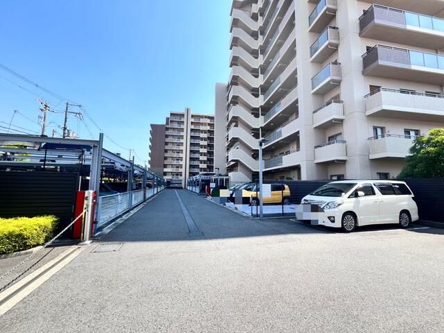 Renovated 3LDK Apartment for Sale in Hirano, Osaka - Image 1