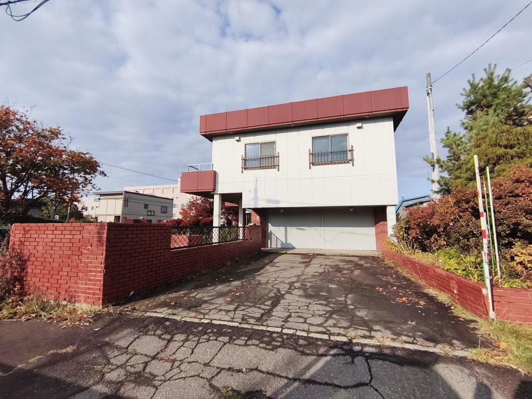 5SLDK Steel Frame House on 990sqm Lot in Takikawa, Hokkaido - Thumbnail 2