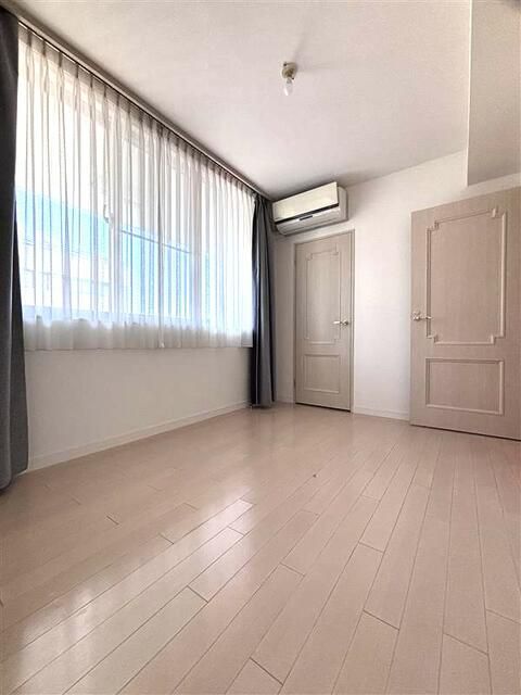 2LDK Condo in Nishi-Azabu, Minato-ku, Tokyo for Sale - Thumbnail 3