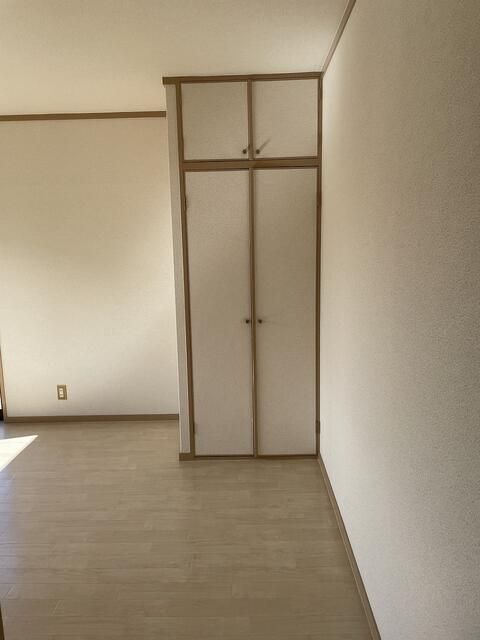 Renovated 1R Apartment for Rent near Hattori Tenjin Station, Toyonaka - Thumbnail 3