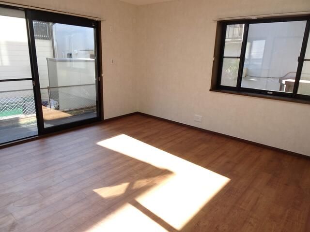 Renovated 4LDK Detached House for Sale in Yokosuka, Kanagawa - Thumbnail 3