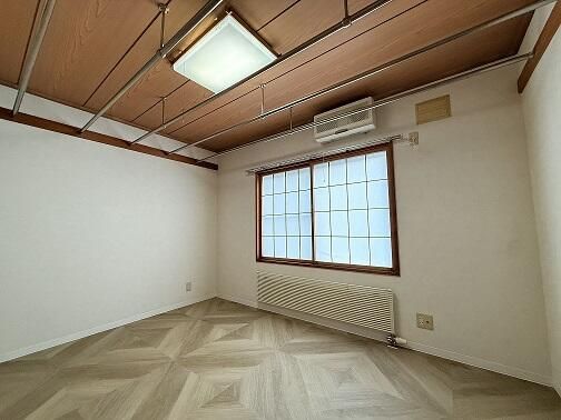7LDK Renovated Corner Lot House in Tsukigata, Hokkaido - Thumbnail 3