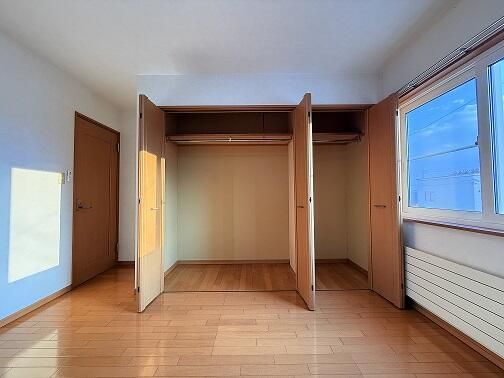 7LDK Renovated Corner Lot House in Tsukigata, Hokkaido - Thumbnail 4