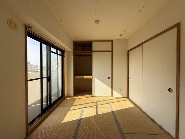 4LDK Family Apartment for Sale near Shitennoji, Osaka - Thumbnail 3
